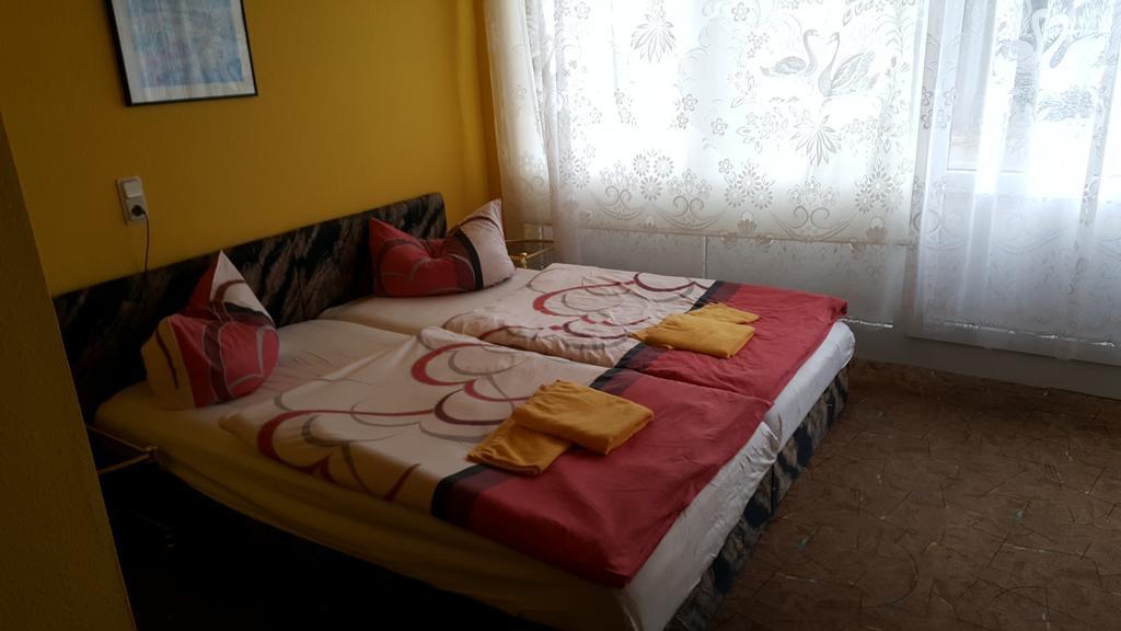 Pension Hubertushof Monteurunterkunft Фрайберг Екстериор снимка